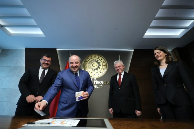 Bakan Varank'tan koronavirüs ilacına ilişkin flaş açıklama: Çok önemli bir ilacı ürettik - Resim: 1