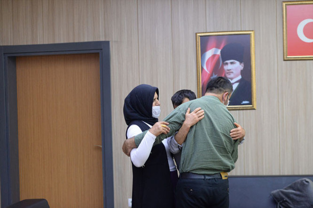 İkna edilen PKK'lı terörist Suriye sınırında teslim oldu - Resim: 0