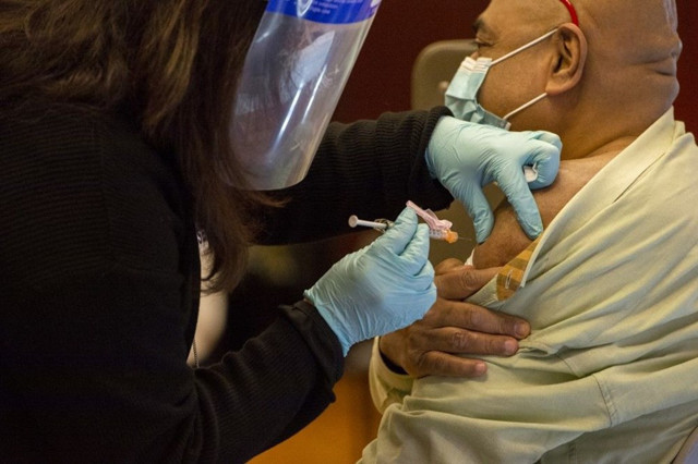 ABD’de BioNTech aşısını olan üç doktordan yan etki açıklaması geldi - Resim: 0