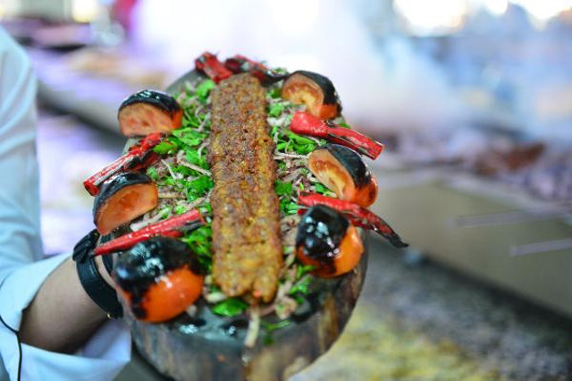 Uzmanlar uyarıyor! Televizyonlardaki yemek programları, yeme bozukluğu yapabilir - Resim: 1