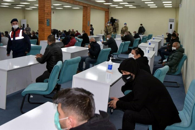 Mersin'de konferans salonunu kumarhaneye çevrildi! Jandarma kepçeyle girdi - Resim: 1