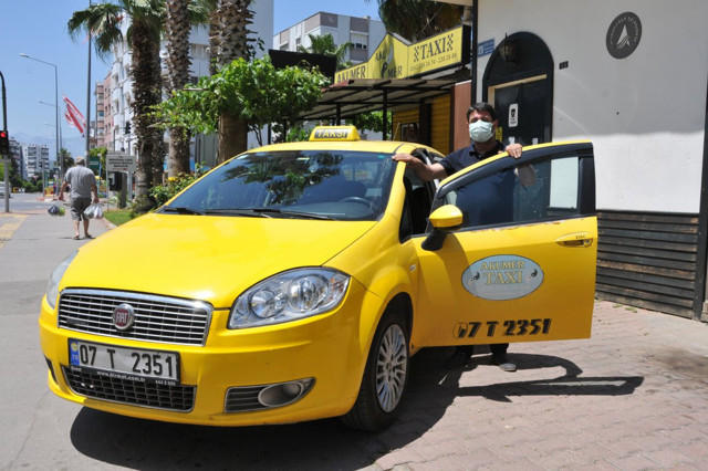 Antalya'da Suriyeli kadın takside doğurdu - Resim: 1