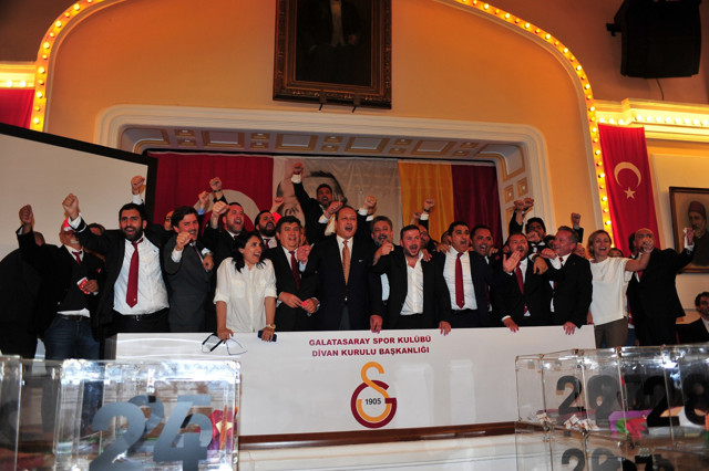 Galatasaray'ın 38. başkanı Burak Elmas oldu! Eşref Hamamcıoğlu son sandıkta kaybetti - Resim: 0