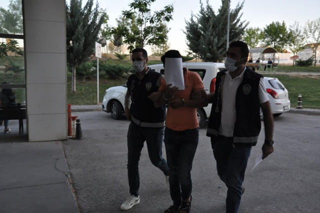 Karaman'da 'Vatan-Bayrak' parolasını kullandı: Yaşlı çiftin 160 bin lirasını dolandırdı - Resim: 2