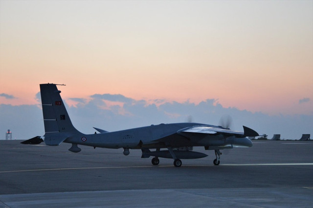 Bayraktar AKINCI TİHA'dan bir başarı daha: 1360 kilo faydalı yükle uçtu - Resim: 1