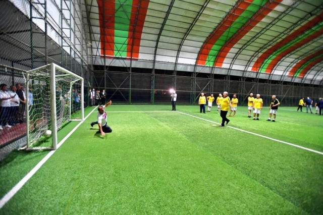 TBMM Başkanı Şentop, gazetecilerle halı saha maçı yaptı - Resim: 0