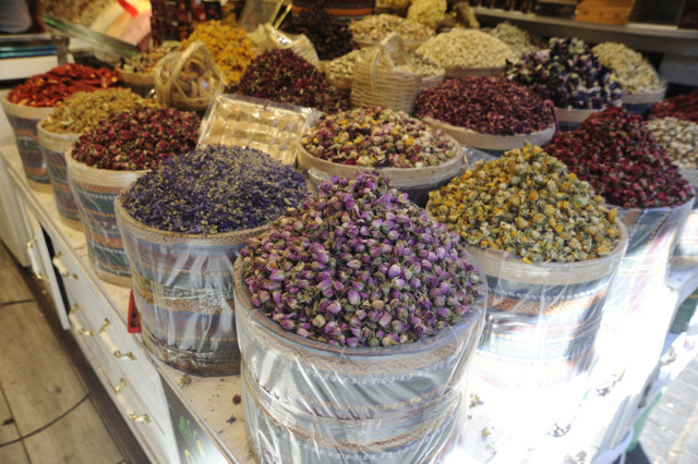 Havaların soğumasıyla birlikte talebin arttığı ıhlamurun kilosu 300 liradan satılıyor - Resim: 0