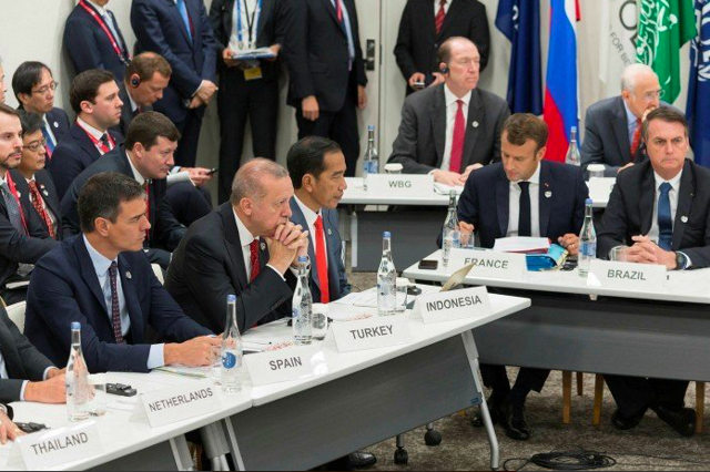 Türkiye'nin davet edilmediği Demokrasi Zirvesi'nin haberini Cumhurbaşkanı Erdoğan'ın fotoğrafıyla analiz ettiler - Resim: 0