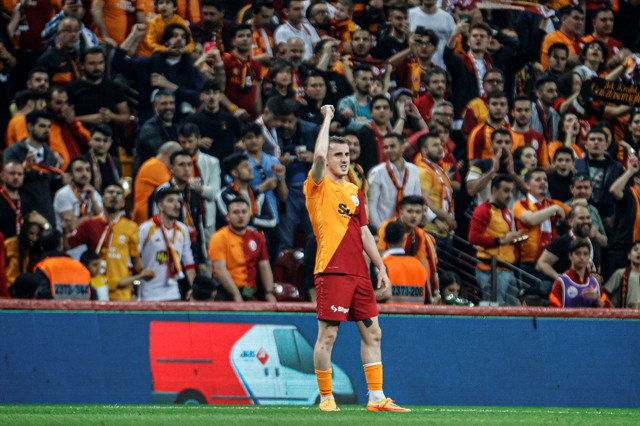 Adana Demirspor'u deviren Galatasaray taraftarına galibiyetle veda etti - Resim: 1