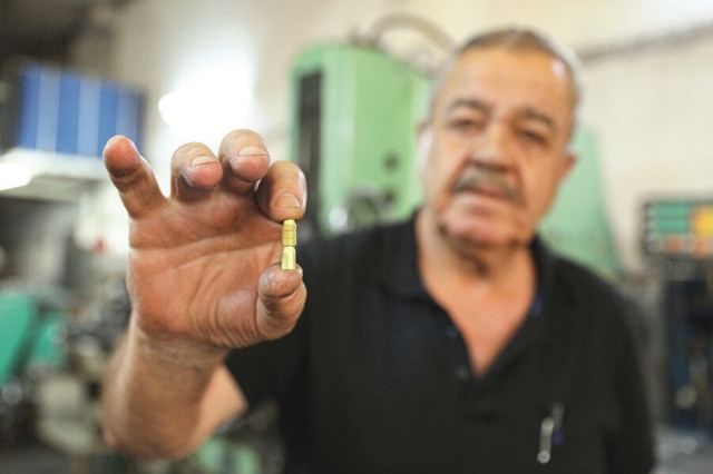 Evini satıp roketler için fünye üretti - Resim: 0