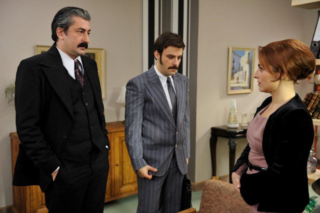 Öyle Bir Geçer Zaman Ki'nin Cemile'si Ayça Bingöl'ün yeni tarzı şaşırttı! "Ne yaptın sen kendine Cemile" - Resim: 3