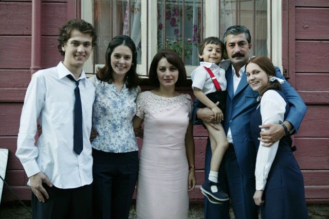 Öyle Bir Geçer Zaman Ki'nin Cemile'si Ayça Bingöl'ün yeni tarzı şaşırttı! "Ne yaptın sen kendine Cemile" - Resim: 0