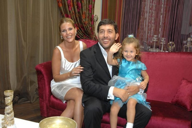 Eski eşi ve kardeşinin aşk yaşadığı söyleniyordu! Emine Ün tatil pozlarıyla böyle nispet yaptı - Resim: 0