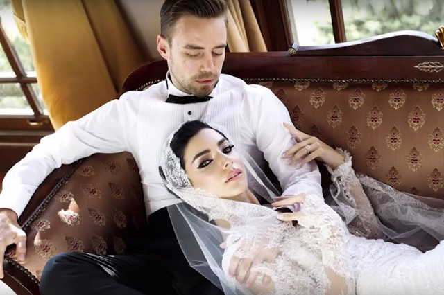 Demet Akalın'dan akılları karıştıran gönderme! "20 günde nikah masası..." - Resim: 0