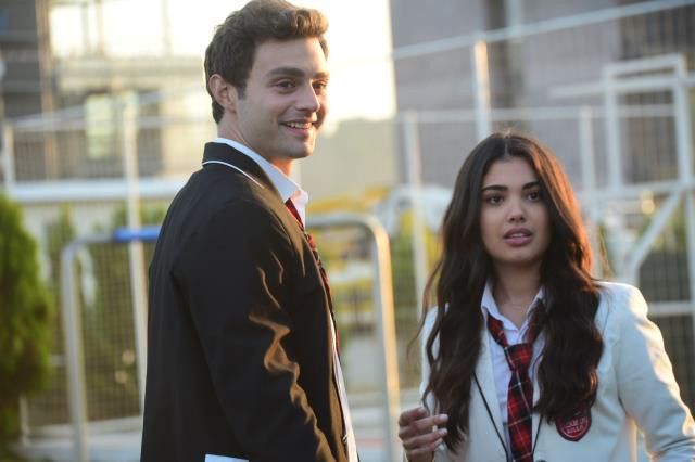 Kardeşlerim dizisinin yıldızları aşka geldi yaptıkları paylaşımla aşklarını ilan ettiler! - Resim: 1