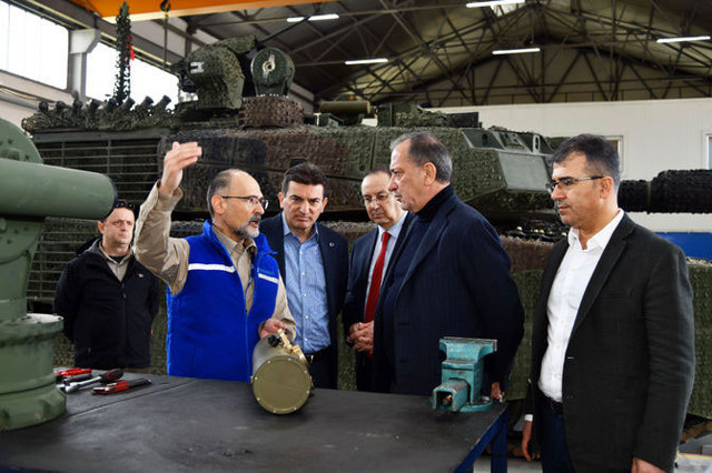 Fatih Altaylı Arifiye'deki tank palet fabrikasını gezdi Katarlı aradı gördüklerini yazdı - Resim: 1