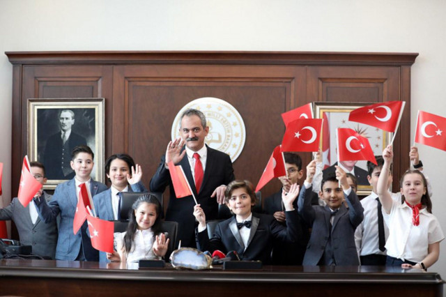 Bakan Mahmut Özer koltuğunu Kaan Can İl’e devretti - Resim: 0