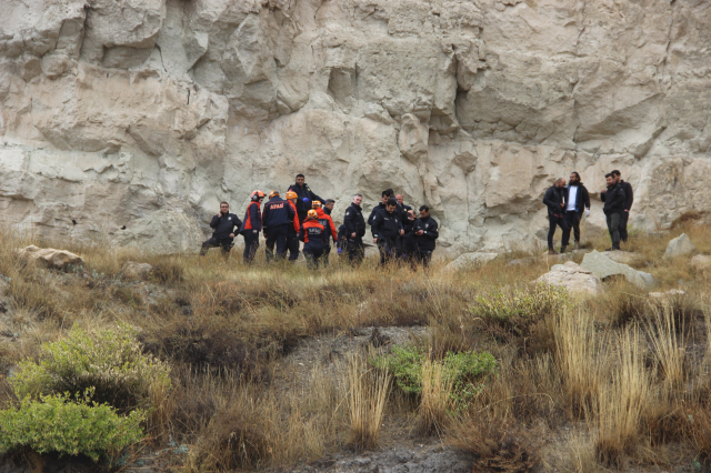 Sivas'ta intihar! 14 yaşındaki kız çocuğu uçurumdan atladı, kolundaki yazı dikkat çekti - Resim: 1