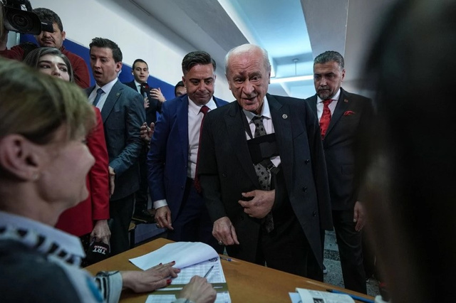 MHP lideri Devlet Bahçeli oyunu kullandı - Resim: 2