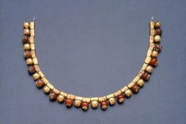 ABD müzesinde sergilenen 2500 yıllık altın kolye Türk yetkililere iade edildi - Resim: 0