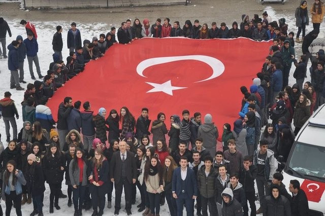 Lise öğrencilerinden polise sürpriz - Resim: 2