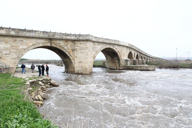 Köprüden atlayan genç bulunamıyor - Resim: 4