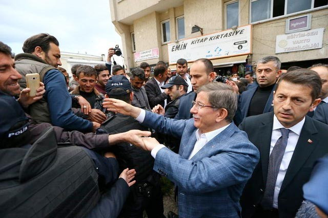 Davutoğlu Varto'da kız tarafı oldu top oynadı taktik verdi - Resim: 2