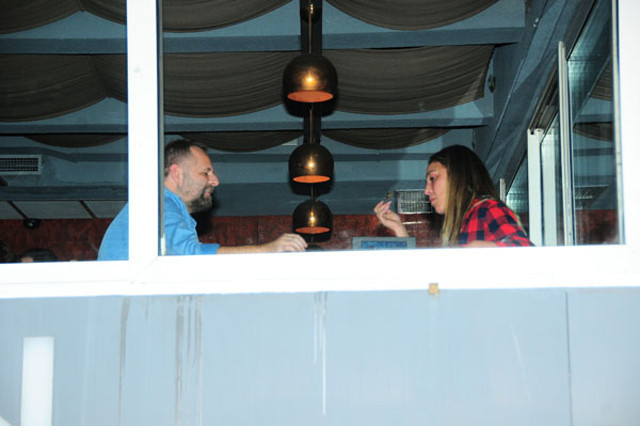 Ziynet Sali kameralar önünde ilan-ı aşk eden bestecisini öpücüklere boğdu! - Resim: 1