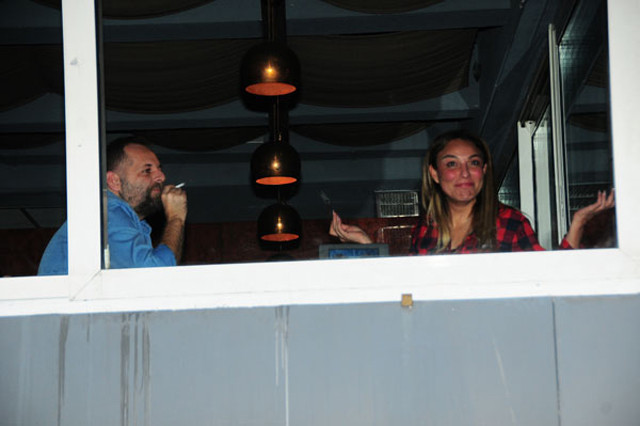 Ziynet Sali kameralar önünde ilan-ı aşk eden bestecisini öpücüklere boğdu! - Resim: 2