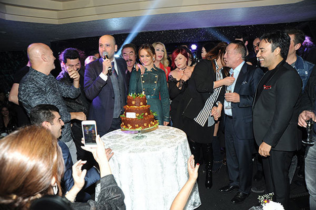 İbrahim Tatlıses öyle bir sürpriz yaptı ki ünlüler bayram etti - Resim: 1