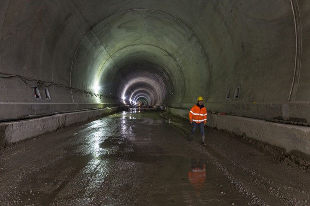 4 dakikada iklim değiştiren tünel ışık göründü - Resim: 1
