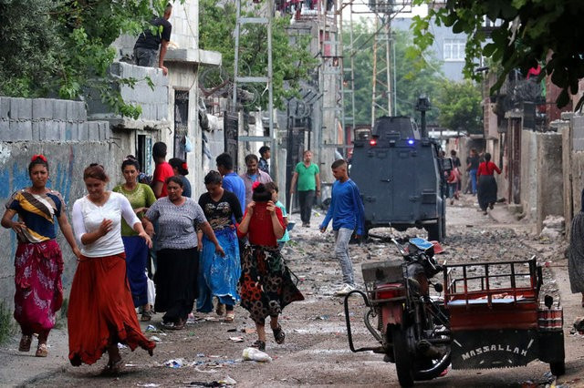İki aile birbirine girdi: Ortalık savaş alanına döndü! - Resim: 1