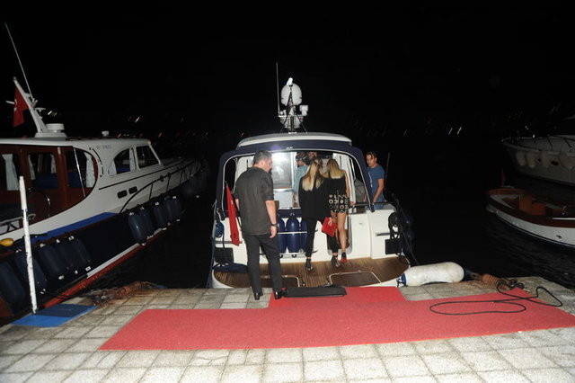 Hacı, hızlı çıktı! Üç kadınla alem yaparken basıldı - Resim: 4