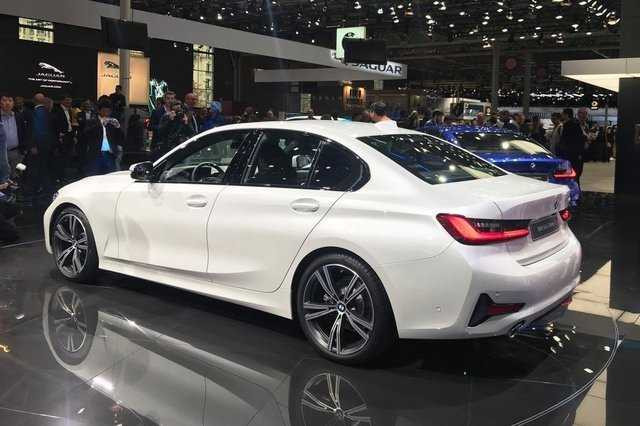 Örtünün altından öyle bir model çıktı ki! - Resim: 2