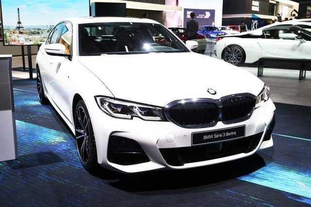 Örtünün altından öyle bir model çıktı ki! - Resim: 3