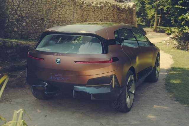 Örtünün altından öyle bir model çıktı ki! - Resim: 4