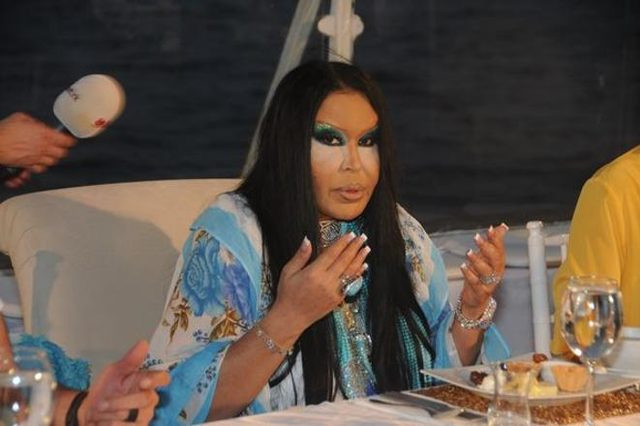 Bülent Ersoy'un iştahı maşallah dedirtti! 2 kilo lüfer yedi - Resim: 1