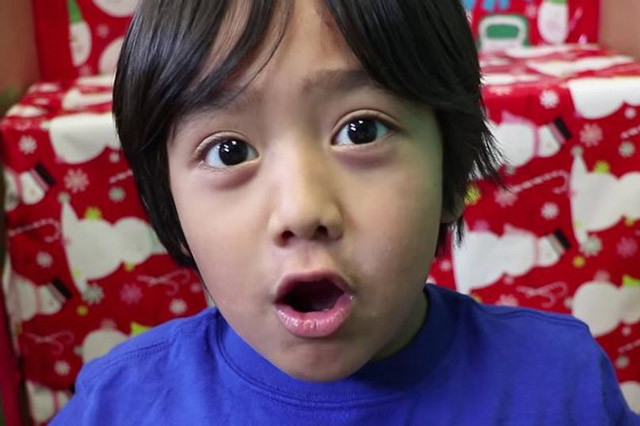 8 yaşında Youtube’un en çok kazananı! 22 milyon dolar geliri var - Resim: 2