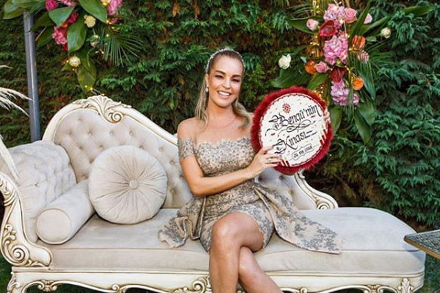 Bengü gelinin olağanüstü kınası! Servet harcadılar - Resim: 2