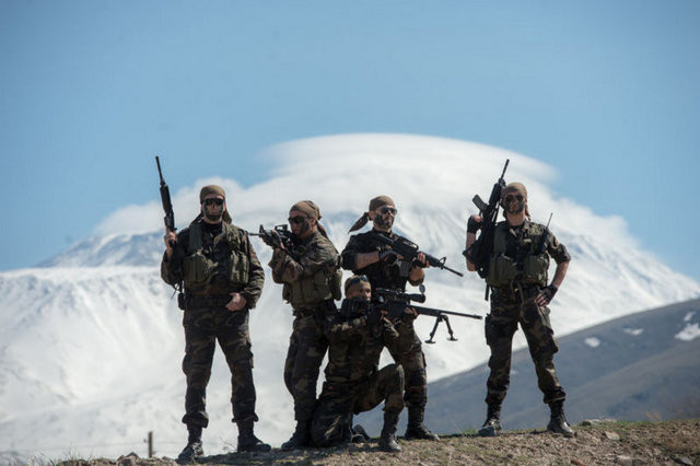 Özel Harekat Timi dağlarda... - Resim: 1