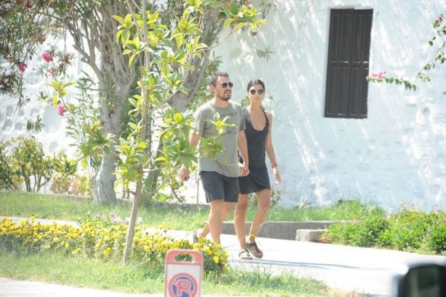 Tuba Büyüküstün'ün havuz keyfi - Resim: 4