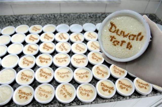 Bursalı usta tarifini bile bilmediği tatlı satışına yetişemiyor - Resim: 3