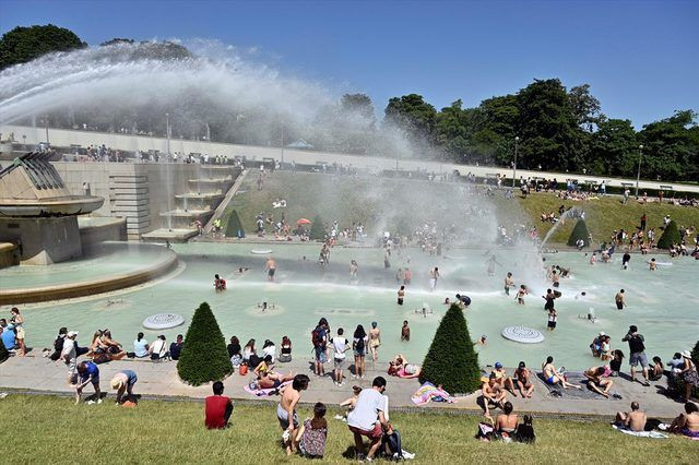 Eyfel kulesi tatil köyüne döndü! Renkli kareler - Resim: 1