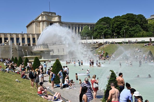 Eyfel kulesi tatil köyüne döndü! Renkli kareler - Resim: 3