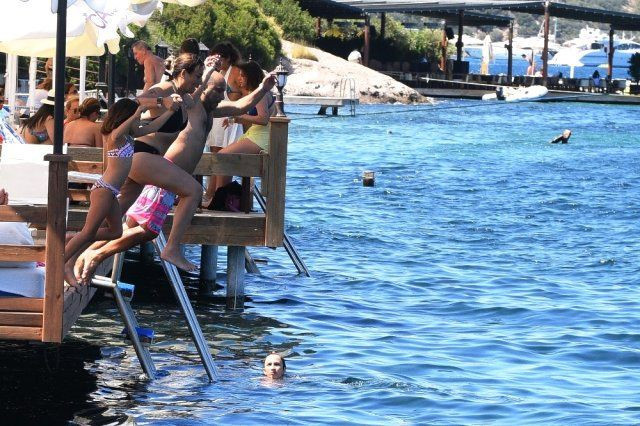 Işın Karaca verdiği kiloların ardından bikinili görüntülendi! Yaz sezonunu Bodrum'da açtı - Resim: 3