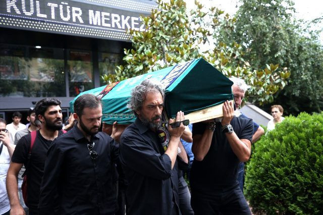 Kanserle savaşını kaybeden Küçük İskender'e son veda! Cenaze töreni düzenlendi - Resim: 2