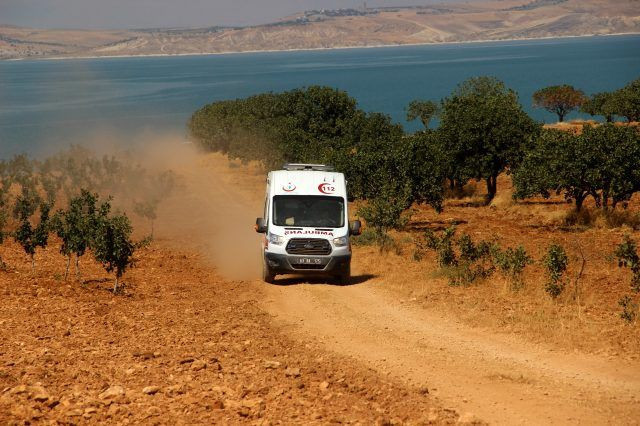 Şanlıurfa'da evlatlarını kurtarmak için göle atlayan 2 anne boğuldu - Resim: 1