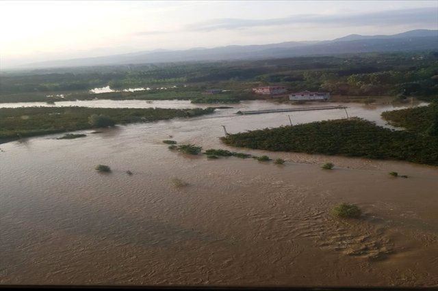 Samsun'da aşırı yağışlarda mahsur kalan 17 kişi ile ilgili flaş haber - Resim: 3