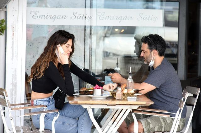 15 yaş küçük sevgilisi Melodi Erbirliler ile Şef Arda Türkmen  ilk kez görüntülendi - Resim: 2