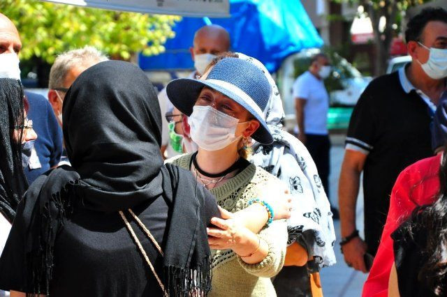 Demet Evgar'ın acı günü babaanesinin cenazesinde gözyaşlarına boğuldu - Resim: 1